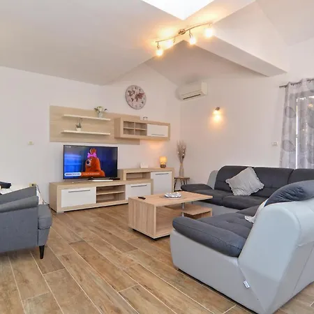 Holiday home House 2273 Liznjan