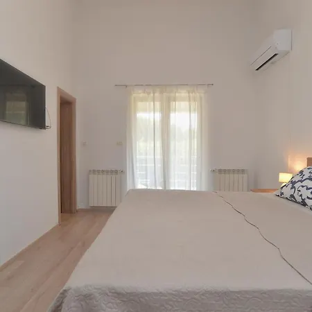 House 2273 Ližnjan